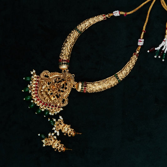 Lakshmi Pendant Short Necklace Set (ME5N1)