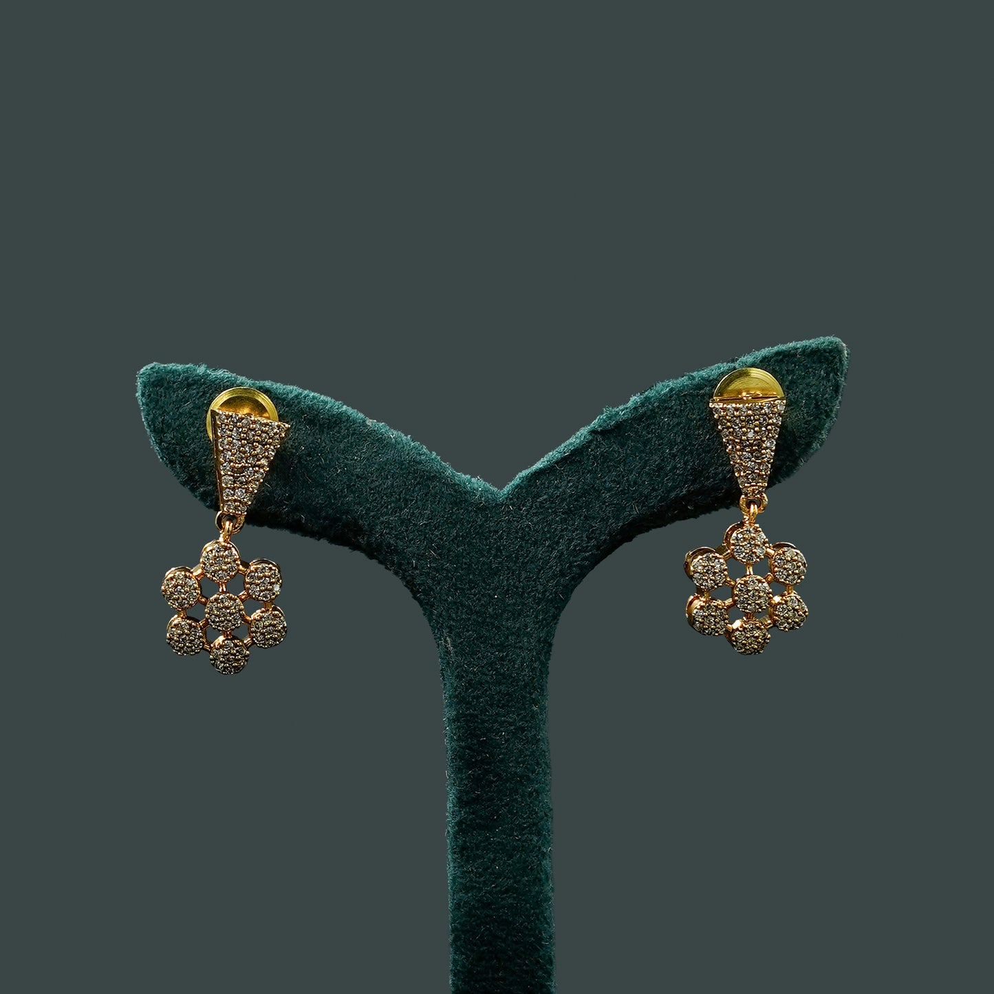 AD Gold Plated Flower Pendant Necklace Set (ME40N)