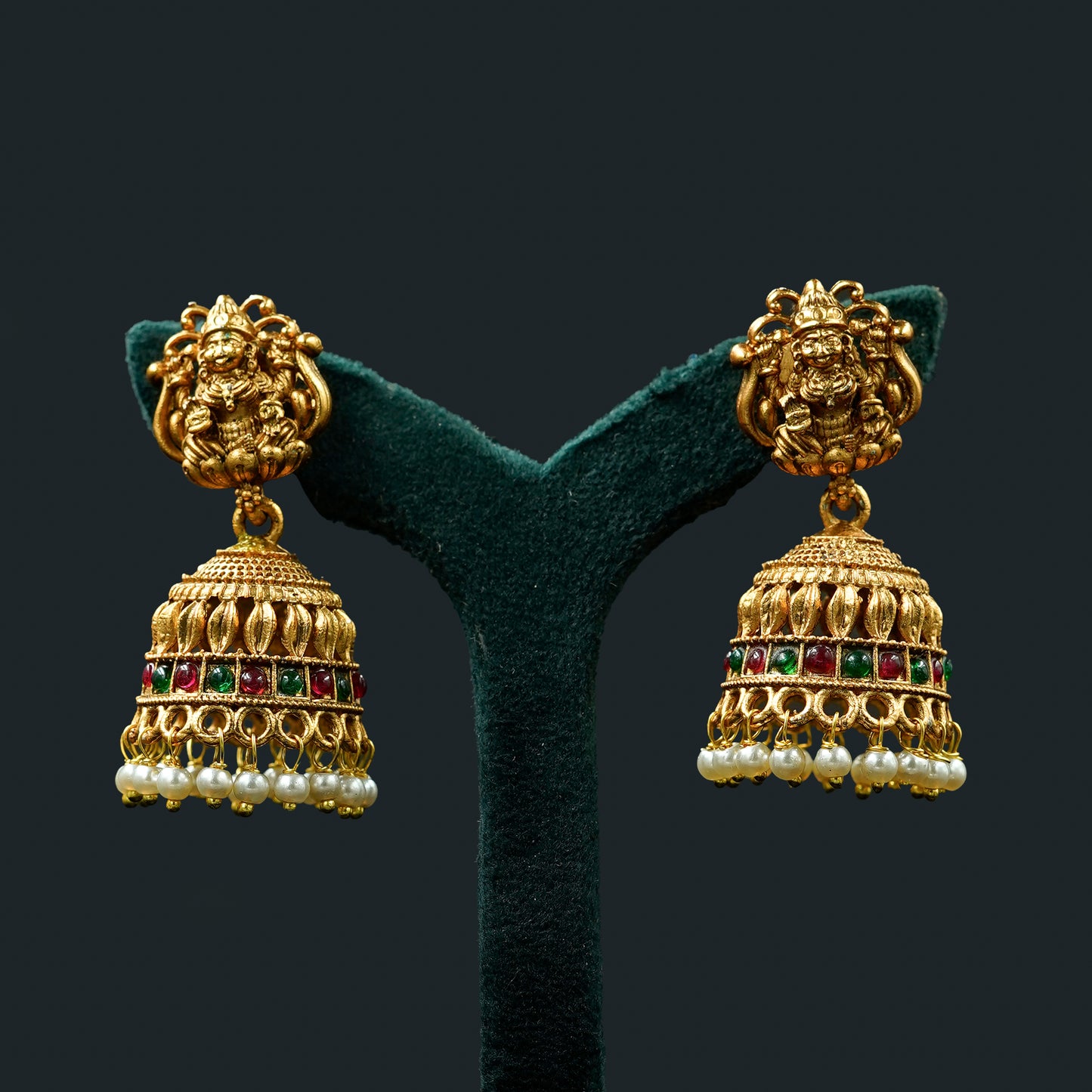 Idol coin white beads with lakshmi pendant haram (ME4N)