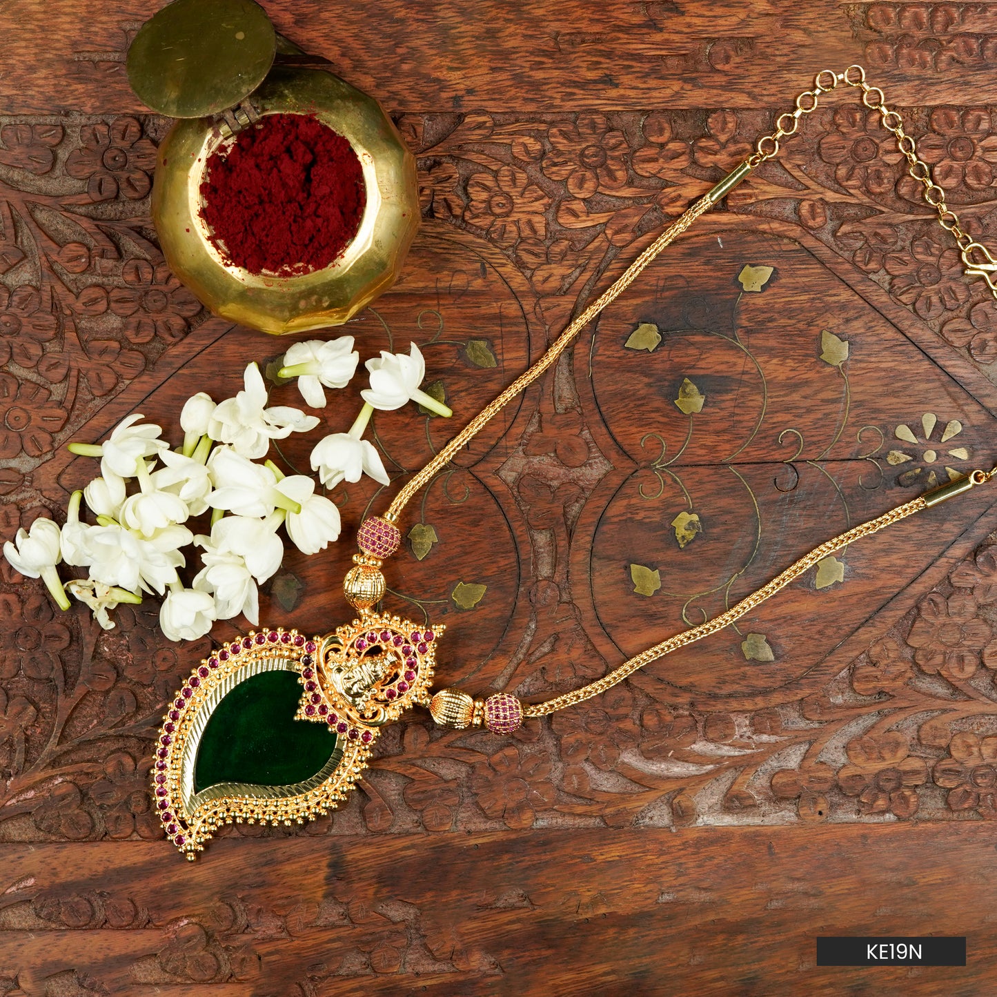 Kerala Traditional Leaf Pendant Necklace (KE19N)