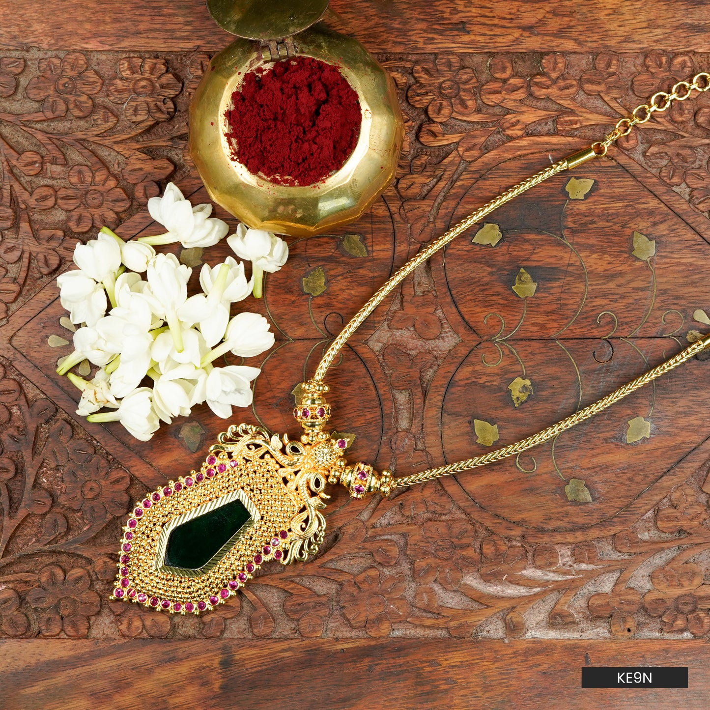 Regal Lakshmi Palakka Pendant Necklace (KE9N)